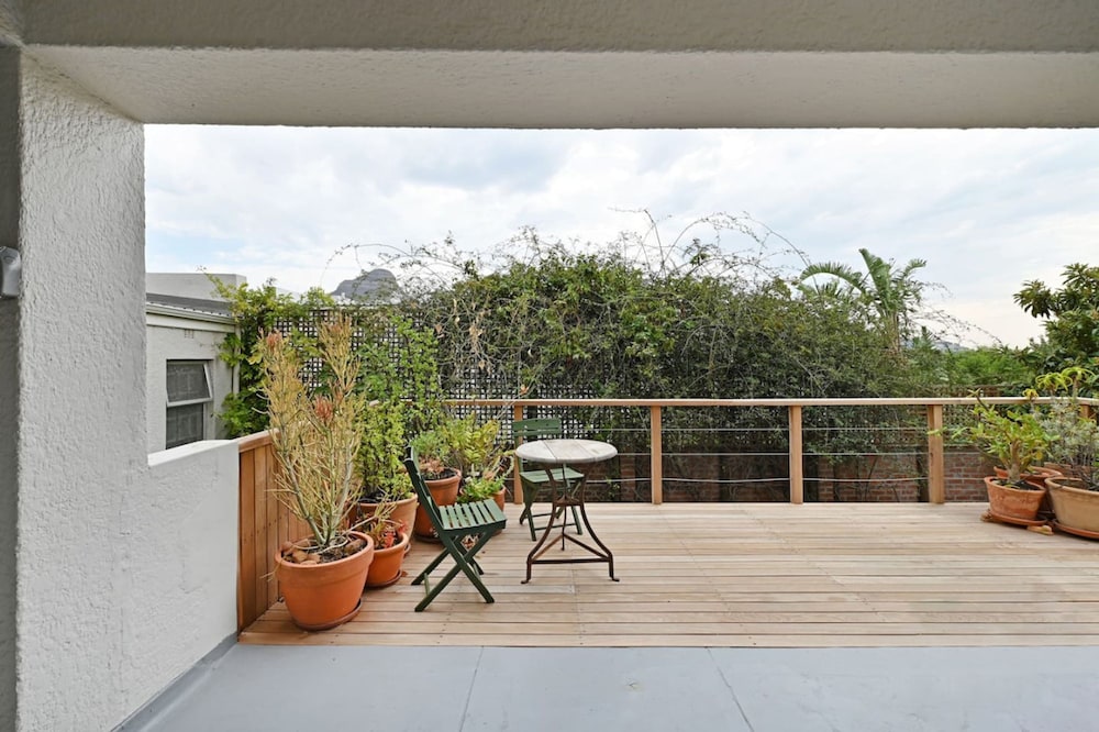 Cozy 2-bed Apartment Below Table Mountain