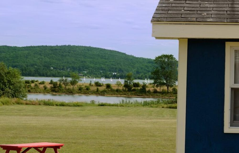 Crown Cove Cottages