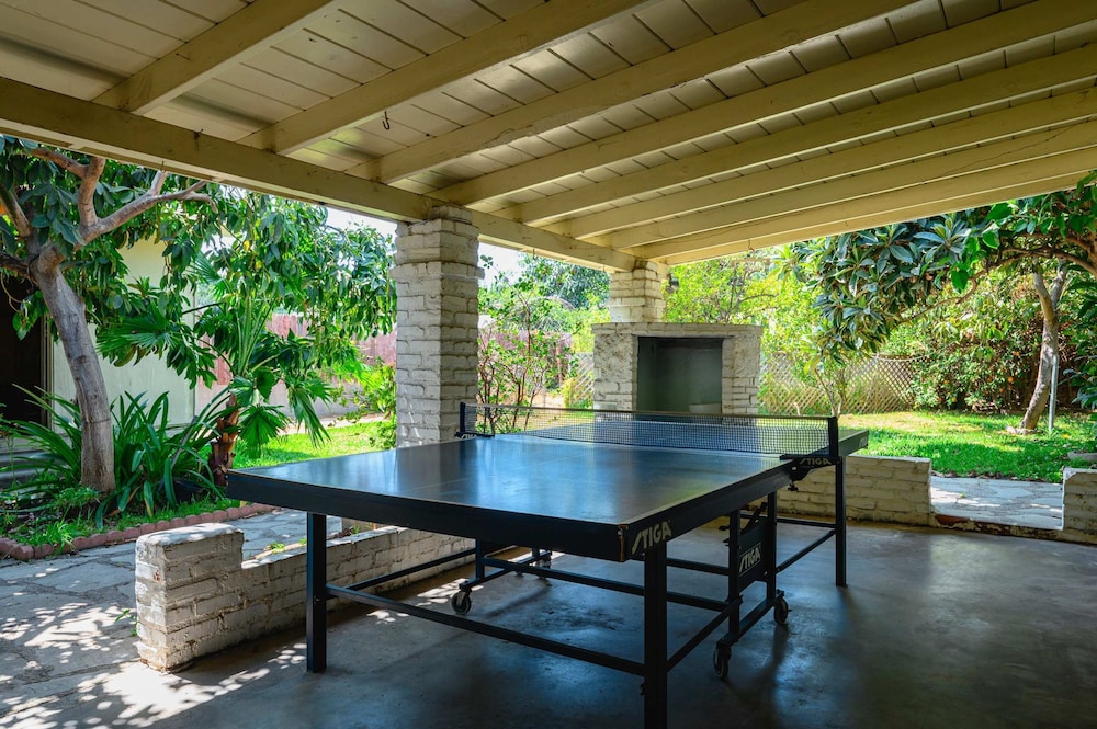 Spacious Retreat w Large Kitchen Outdoor Patio