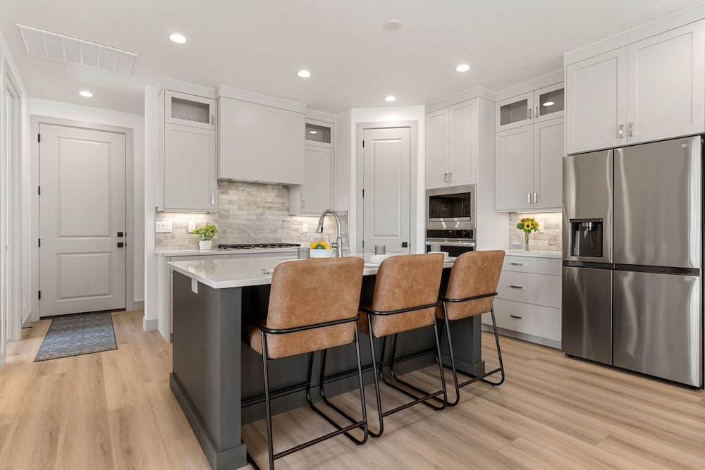 Coastline Cottage 5 Bedroom Townhouse