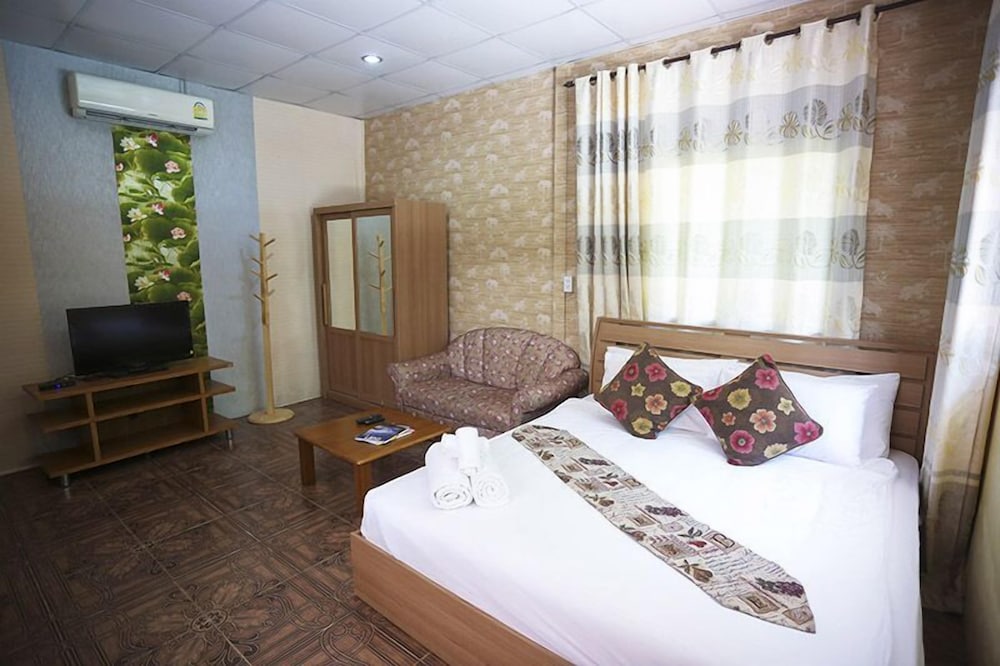 Phalaburi Resort by dreamhouse