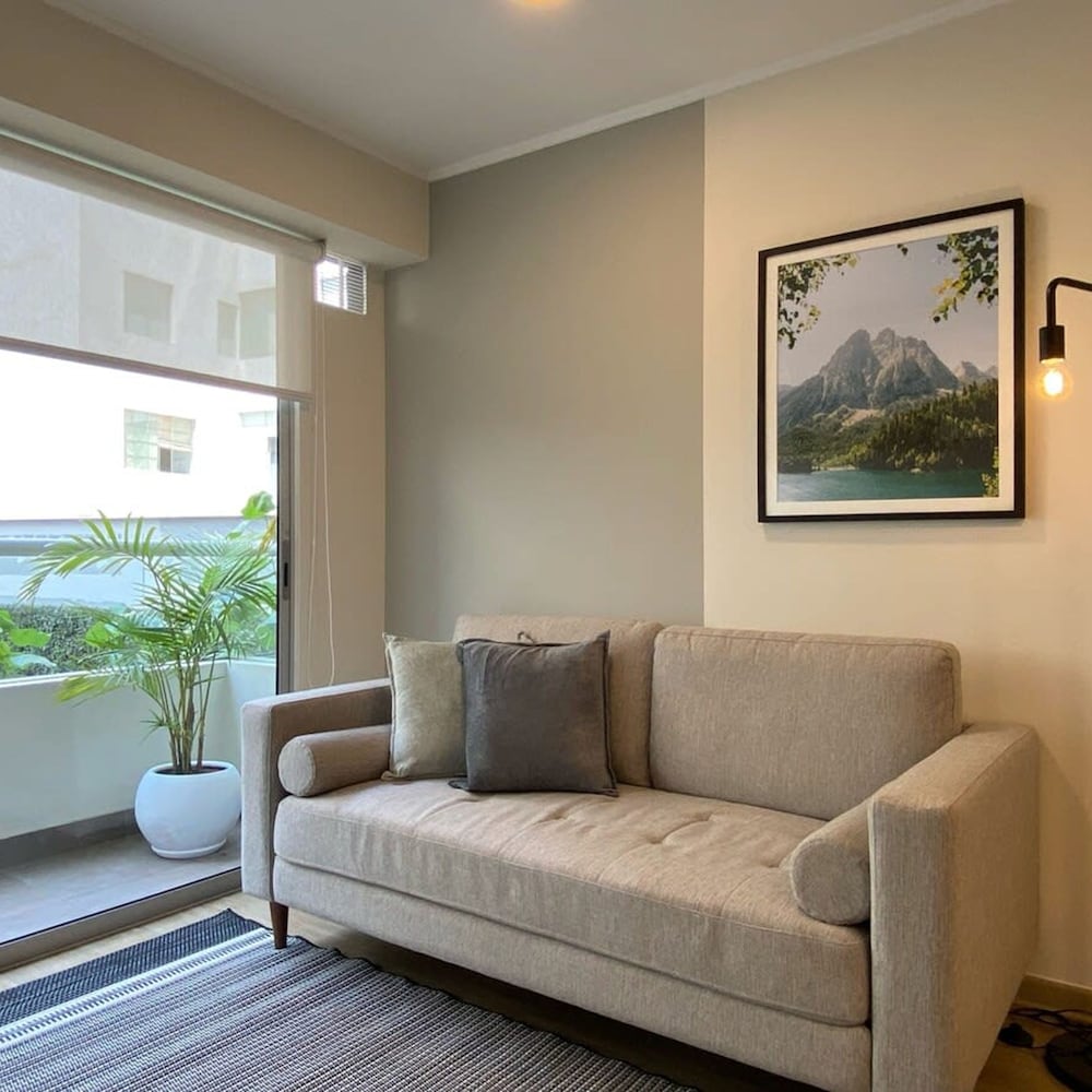 Perfect 1BR With Balcony in Luxurious Building
