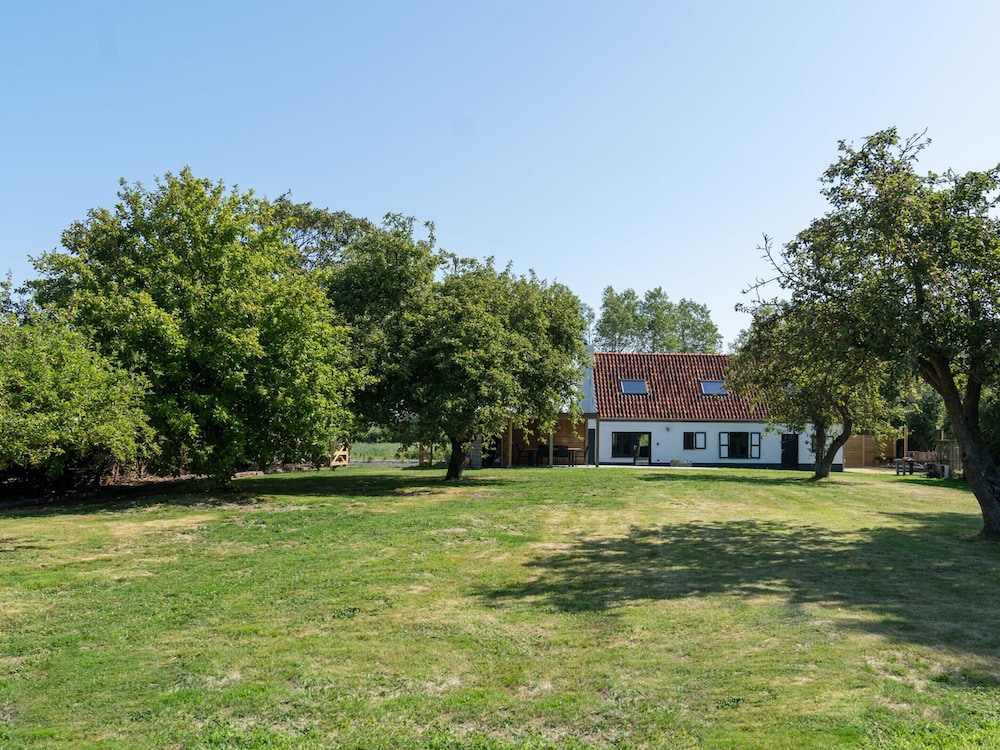 Heritage House 2 km From the Beach in Lissewege