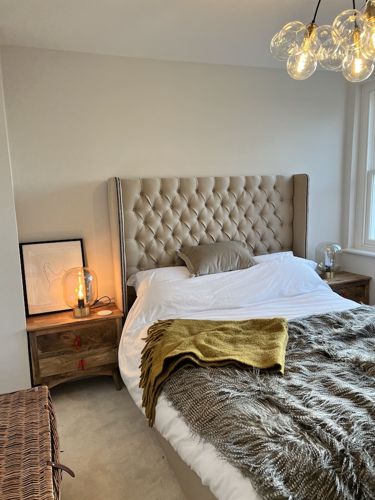 Charming 2-bed Apartment in Sandwich in Kent view 2