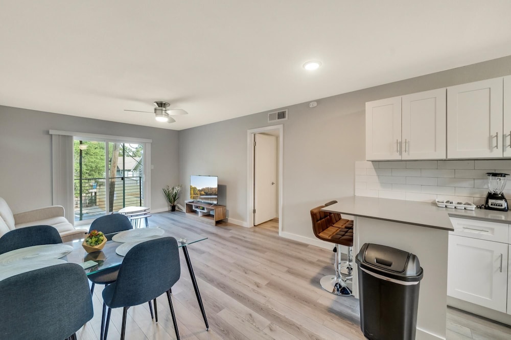 Modern 2BR Near UT Hyde Park Evonify - Property Image 34