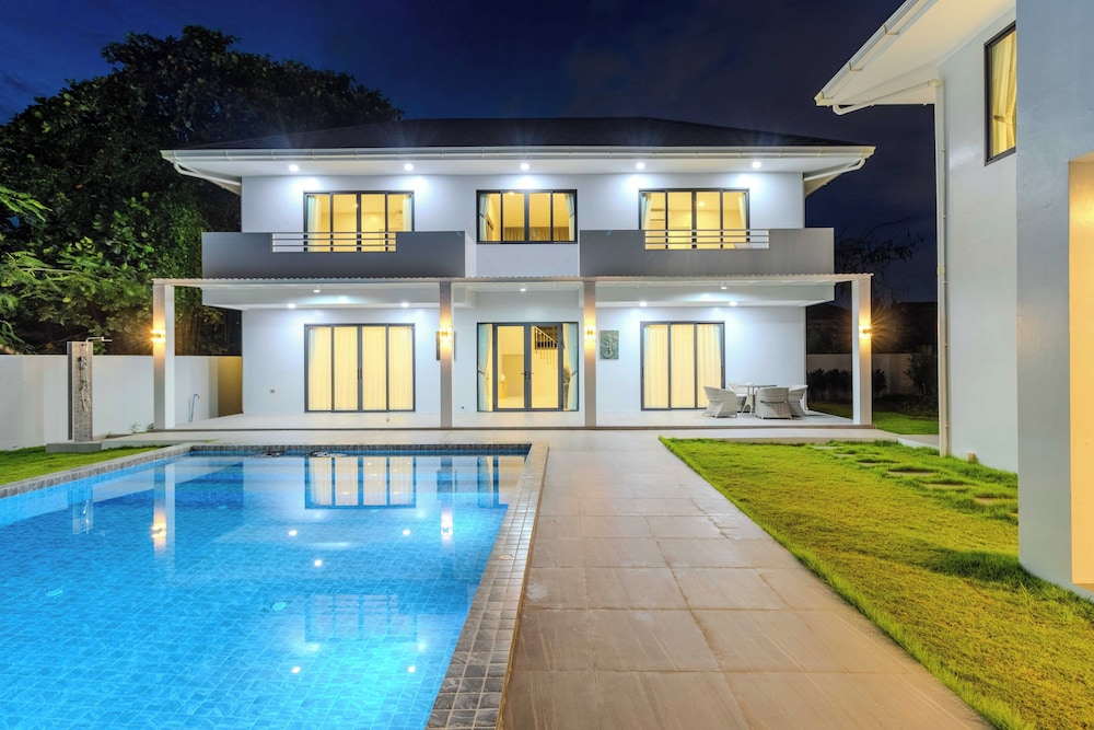 2 Villas 2 Kitchens Huge Pool V258