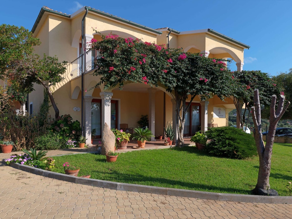 Apartment in Badus With Communal Pool