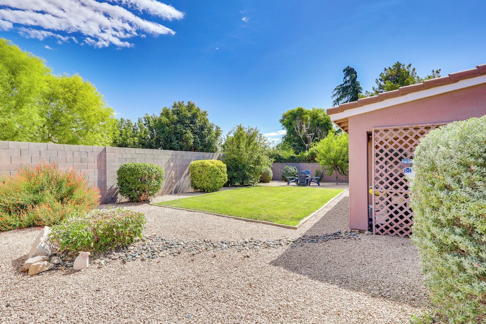Kingman Family Home: Yard, Grill & Room to Relax!