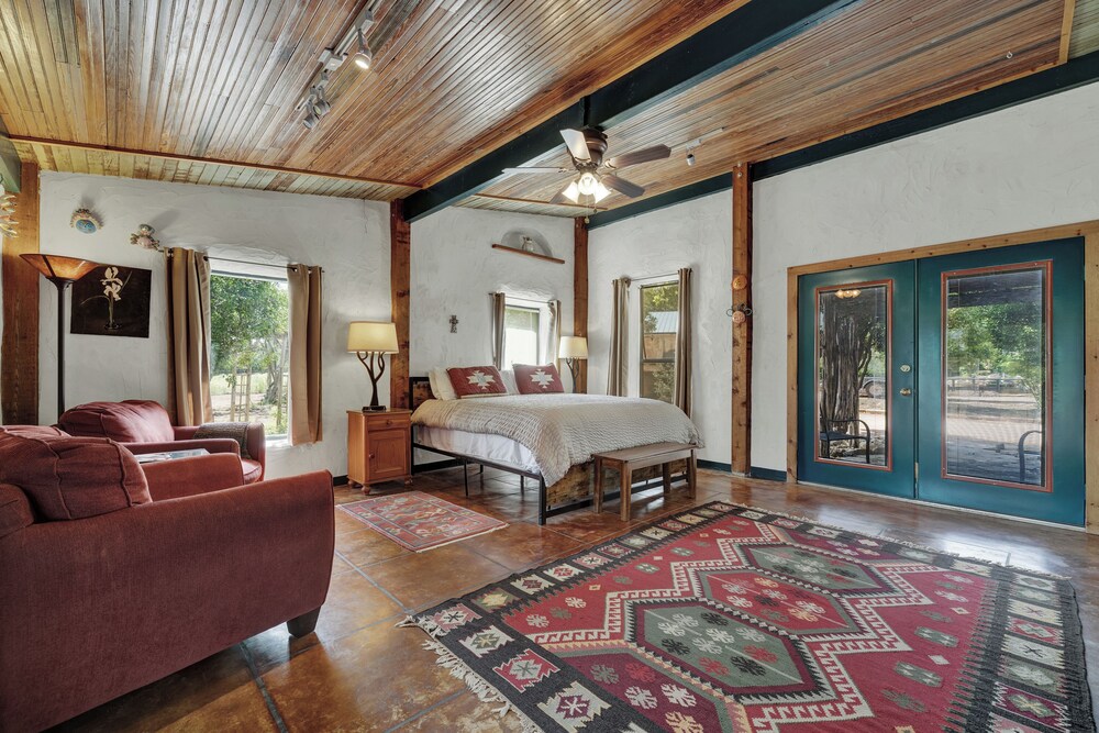 Sonora Casita Hot-tub + Nandina Cottage Hot-tub