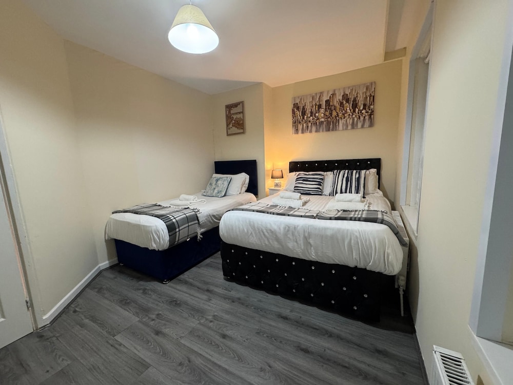 3BR House with Free WiFi All Over UK