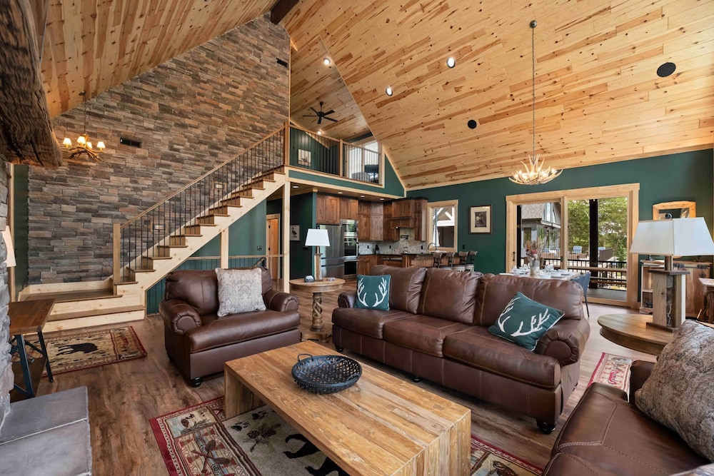 Black Bear Lodge by Avantstay Lakefront Dock Pool Theater Sleeps 20