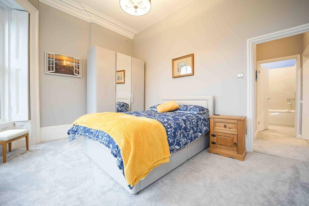 Beautiful 2-bed Apartment in Weston-super-mare view 5