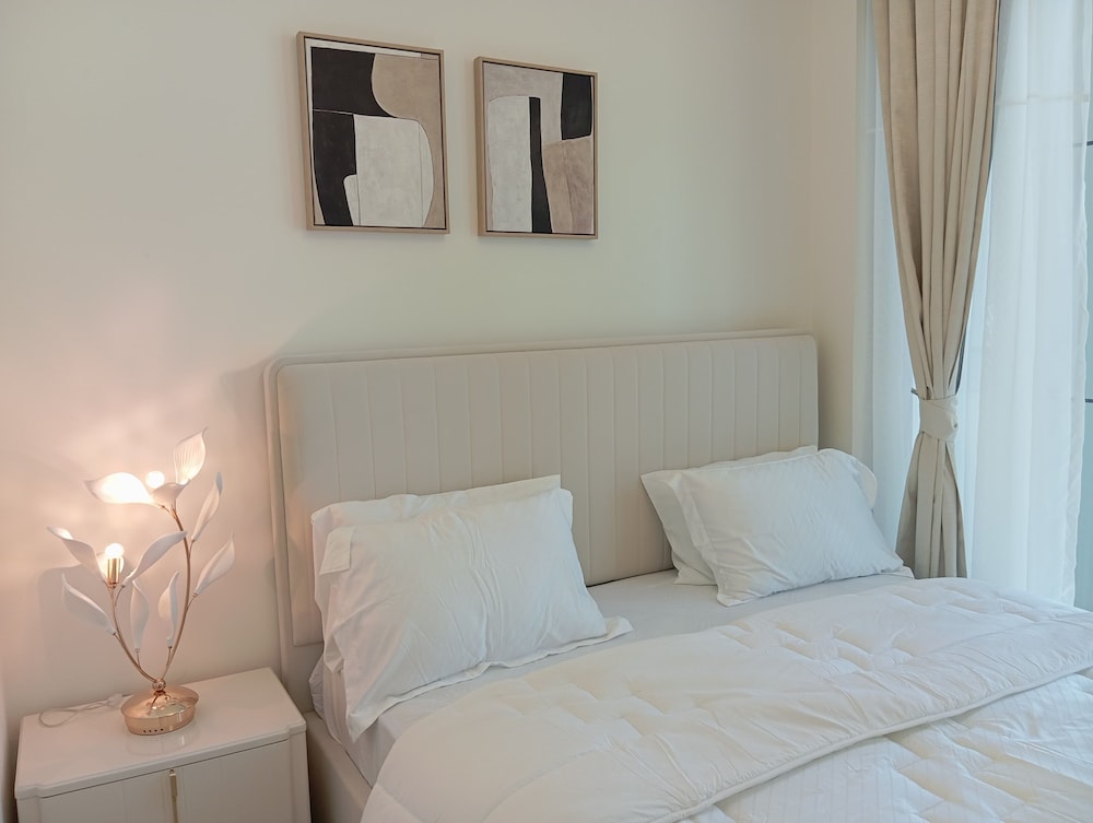 1BR with Creek View in Jaddaf by Bespoke