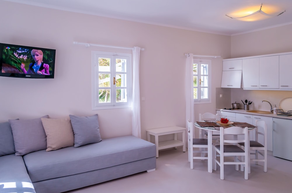 Milos Bay Suites