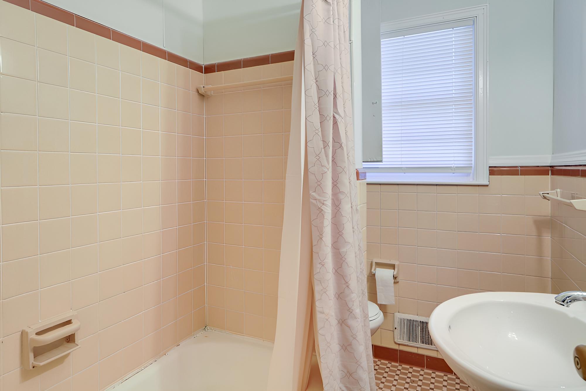 Cozy & Convenient Macon Home ~ 3 Mi to Town! view 4