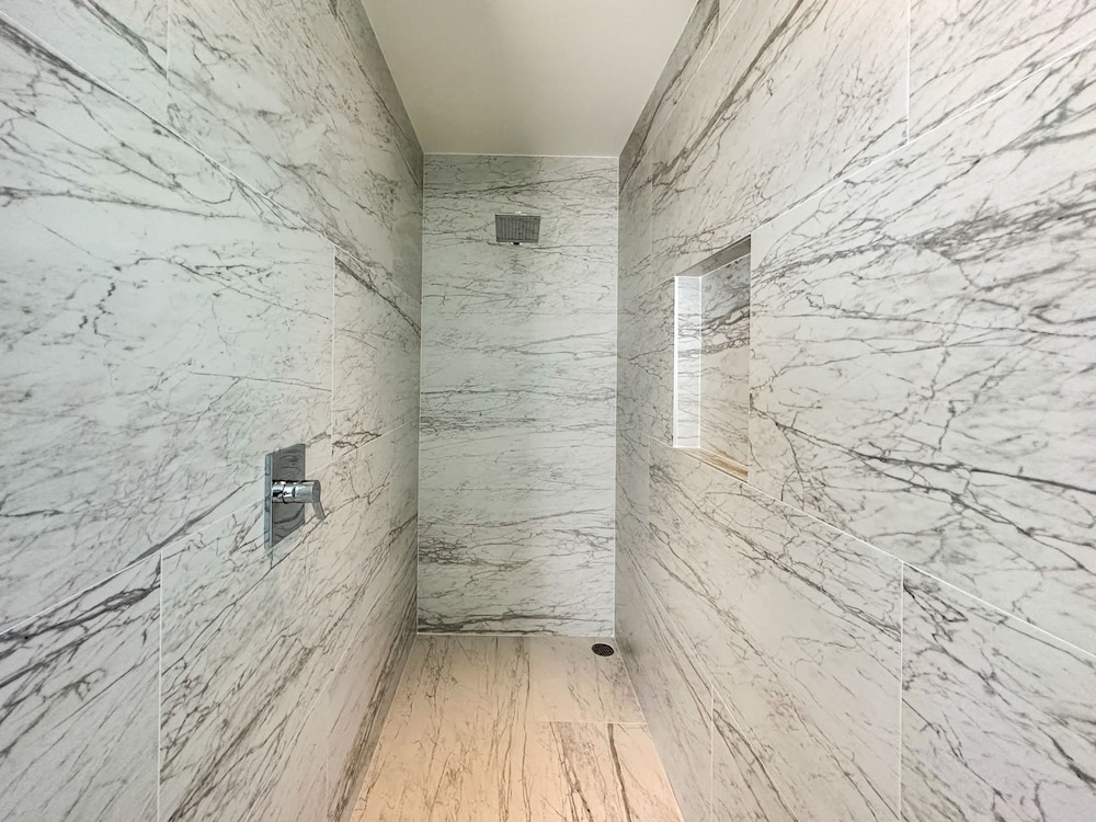 5BR Beachfront Luxury Condo