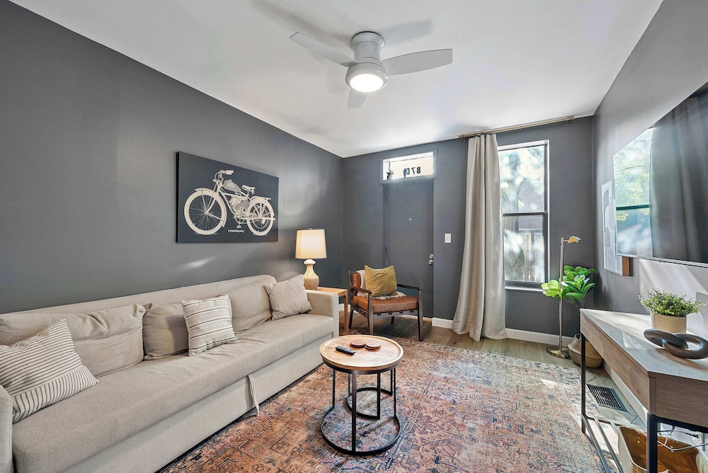 The Luxe Pearl Residences 870 - Image 1