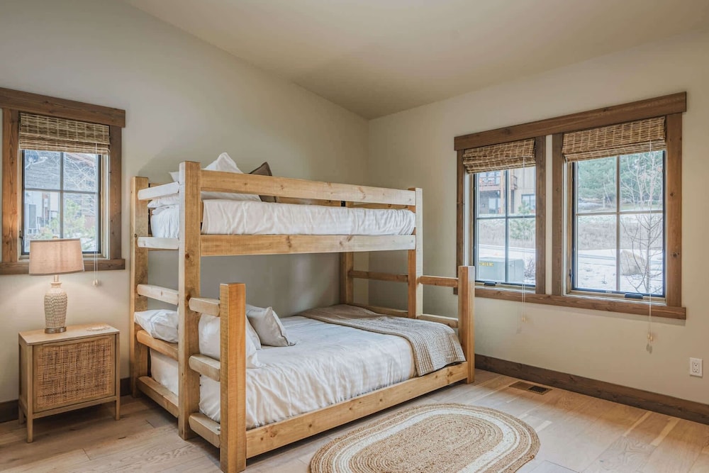 Wilderness Club Escape For 14!
