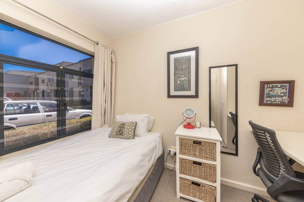 Delightful 2 Bedroom Townhouse in Woodstock view 4