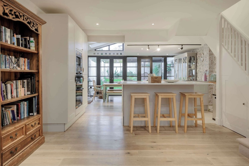 3 bed Home in Battersea With Garden