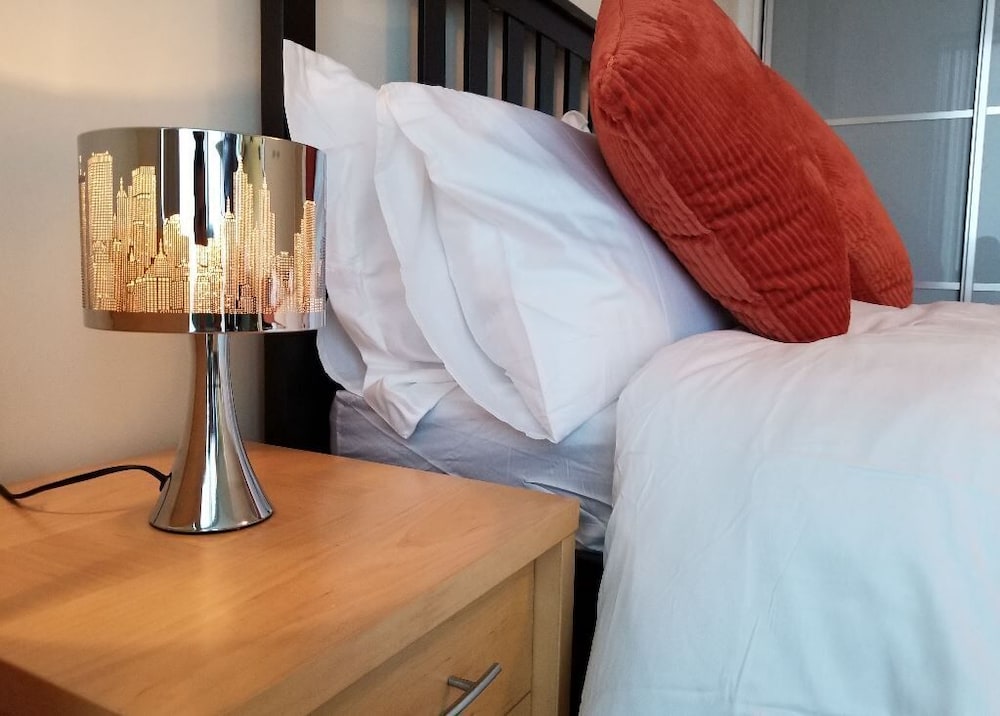 47 Chelsea House - Q-zotica City Centre Apartments: Parking, City view & Smart gadgets view 3