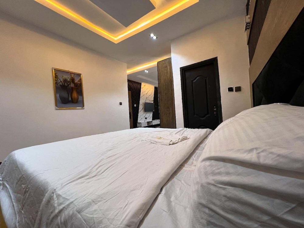 AZ KINGS HOTEL AND APARTMENT