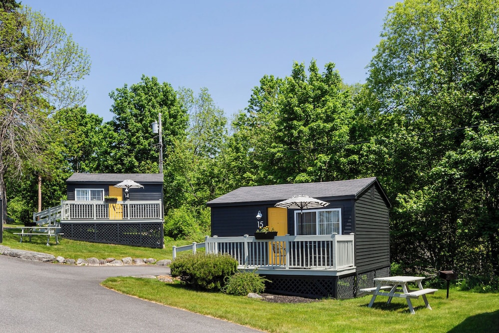 Seascape Motel & Cottages
