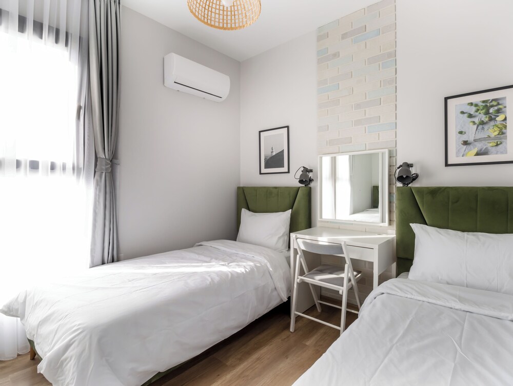 Caesar Blue Seaside Luxury Apartments