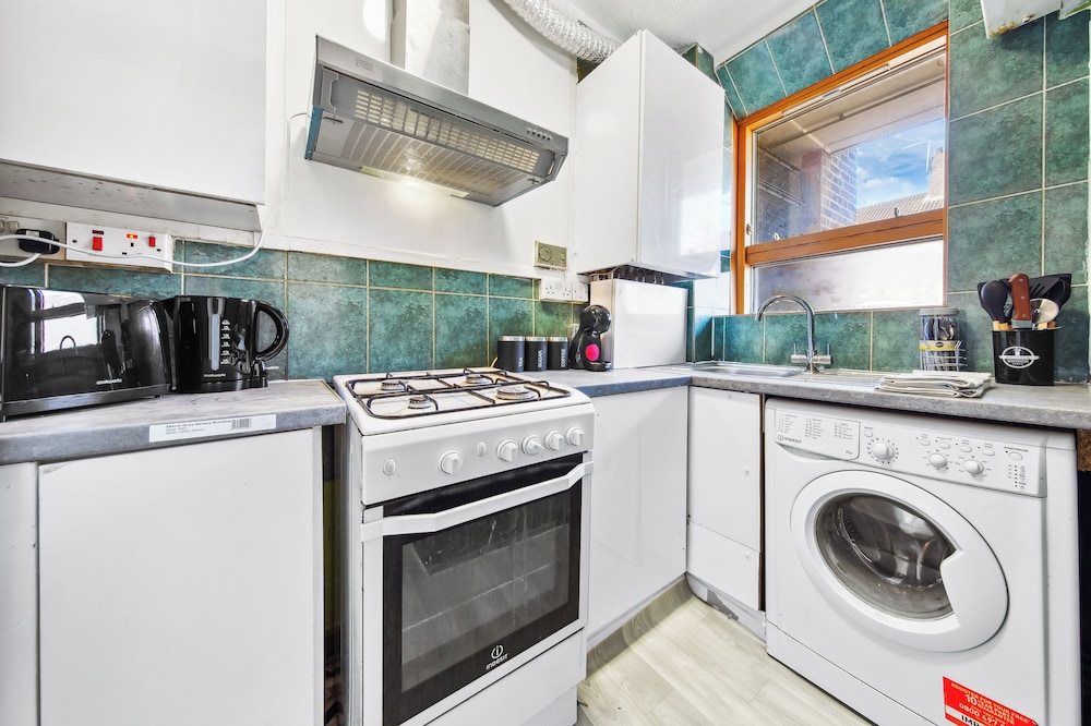 Modern 2-Bed Apartment Sleeps 7