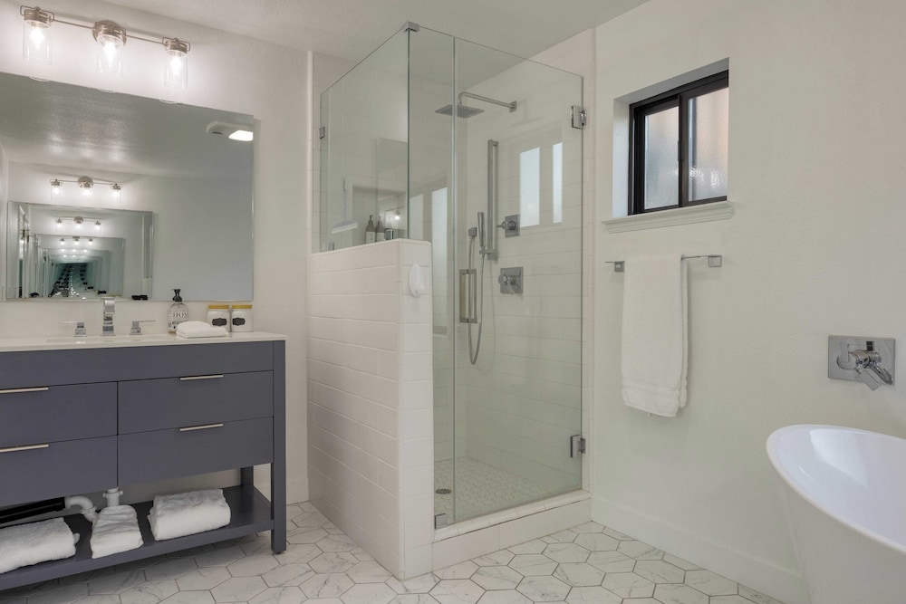 Terrace Hill Modern Paso Robles Escape Near Wineries, Dining, and Hot Springs