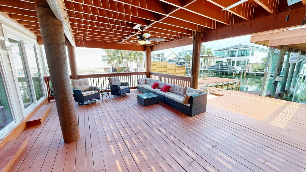 Canal Breeze Cottage 4 Bedroom Home