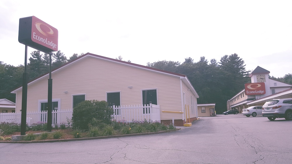 Econo Lodge Brattleboro South view 4