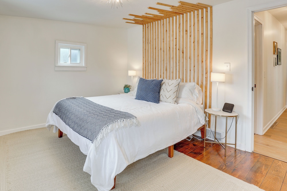 Patio & Lake Views: Family-friendly Canton Retreat