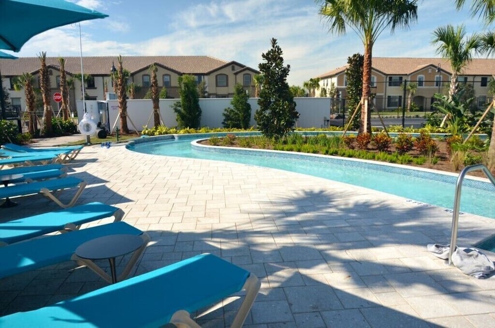 8 Bed Villa with Games, Pool & Spa - Image 4