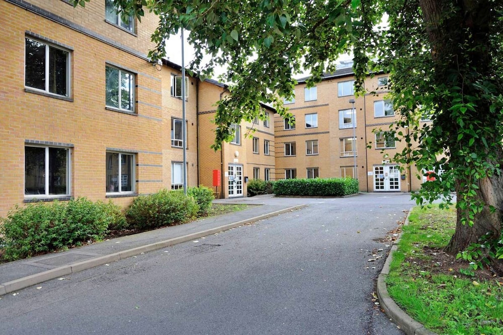 En Suite Rooms COLINDALE SK