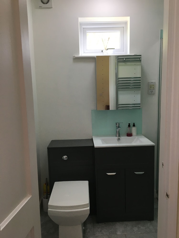Charming 1-bedroom Apartment Near South Downs