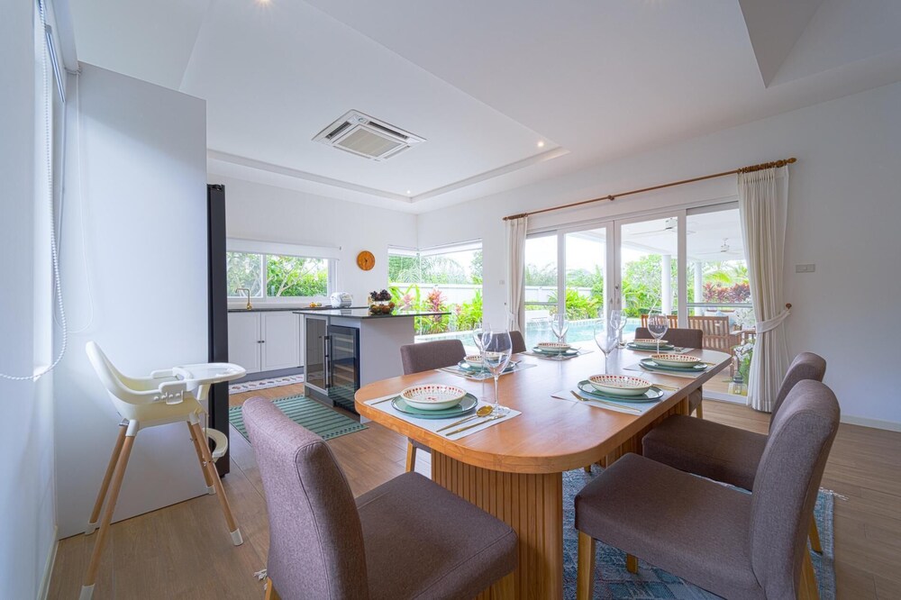 TropicalFamilyVilla w Pool&Garden ML103