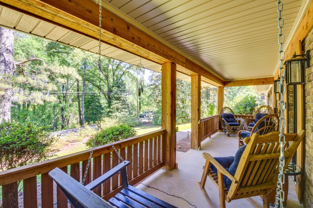 Whimsical Athens Home - 3 Mi to Sanford Stadium view 3