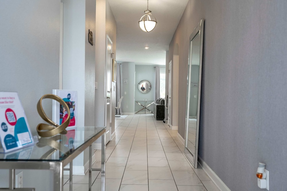 Home 6bed Themed Rooms Game Room Storey Lake