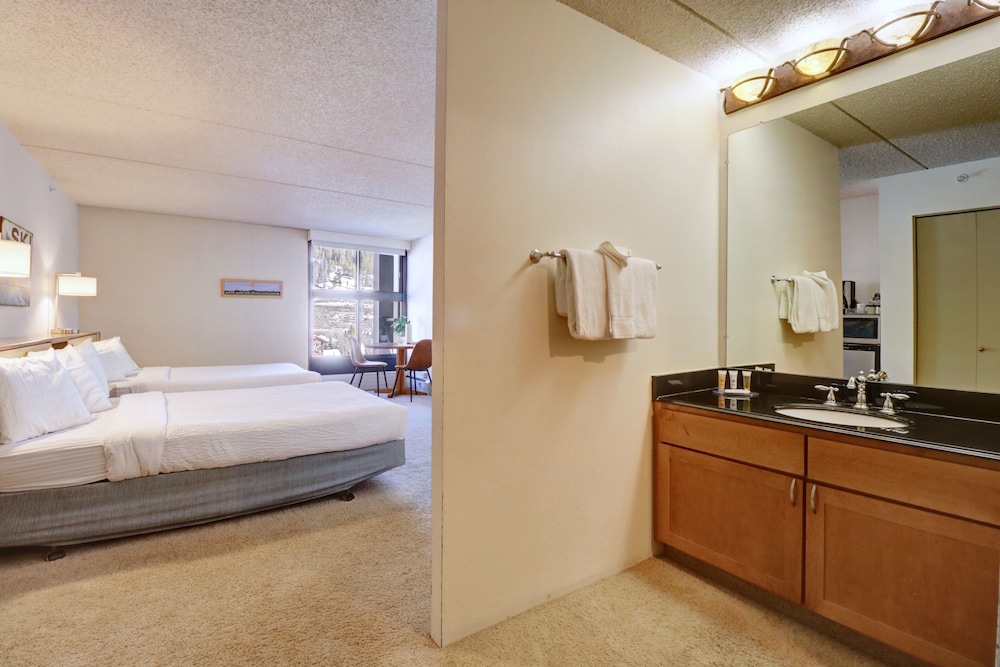 Perfectly Located Hotel Room - Ski-In Ski-Out - Steps to the American Eagle/American Flyer chairlifts - MP522H by RedAwning view 3