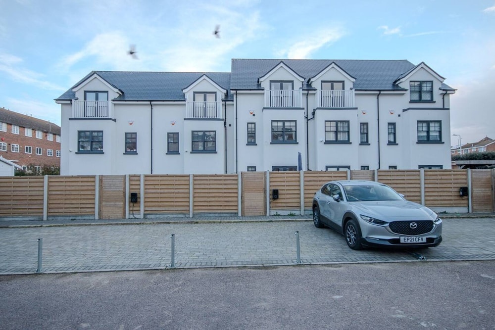 Stylish Westgate-on-sea Haven Near Beach By Adliv