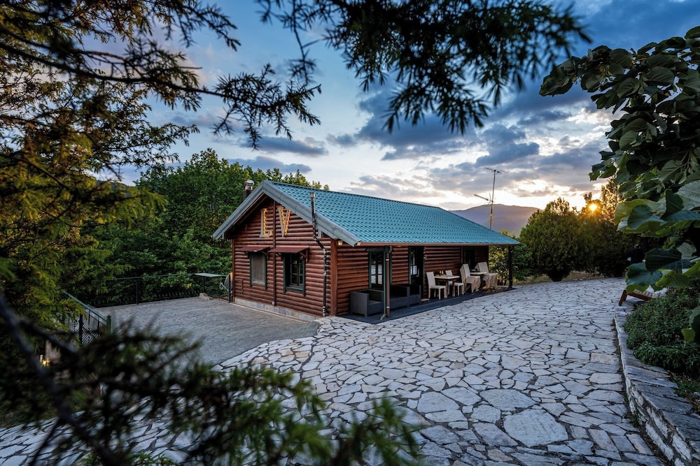 Chalet Likouresi Village