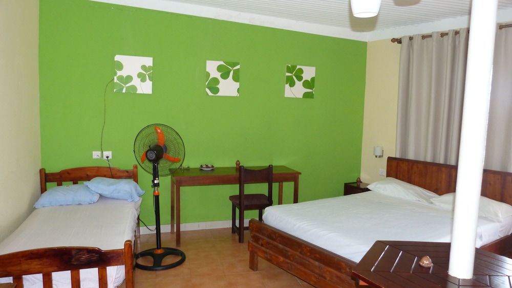 Le Cactus Guesthouse