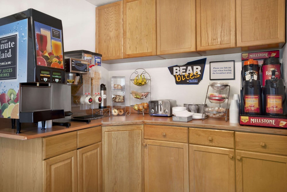 Pendleton Vacations - Travelodge by Wyndham Pendleton OR - Property Image 4