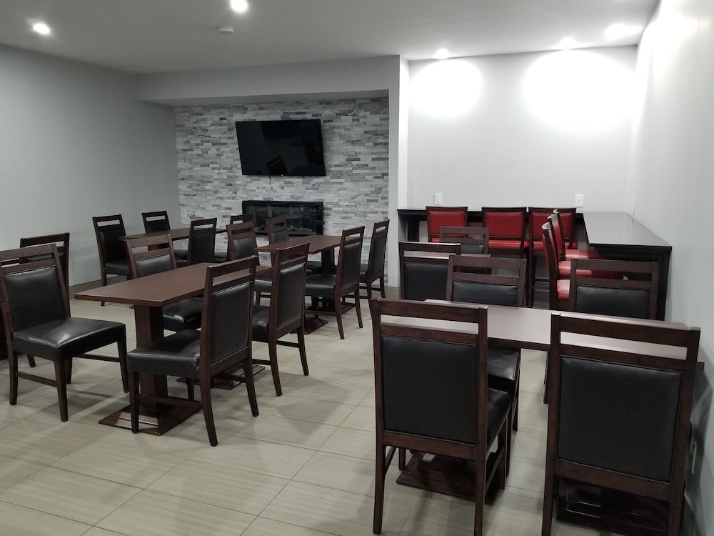 Super 8 by Wyndham Windsor/Dougall