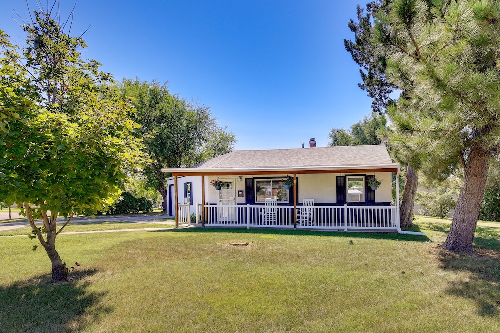 Modern Rapid City Home ~ 3 Mi to Dinosaur Park! view 2