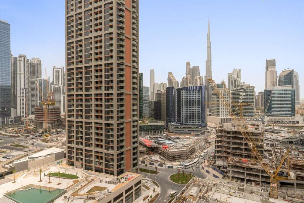 Luxury Living in Peninsula Five With Skyline View and Amazing Pool
