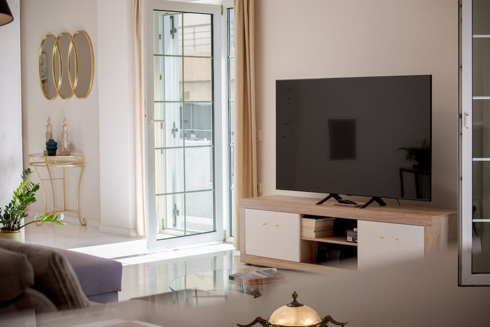 The White Marble Luxury City Apt