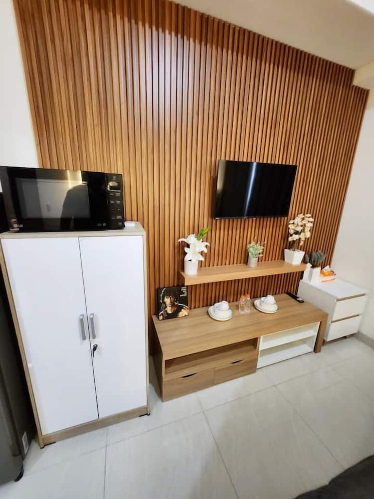Green Sedayu Apartment by Emily