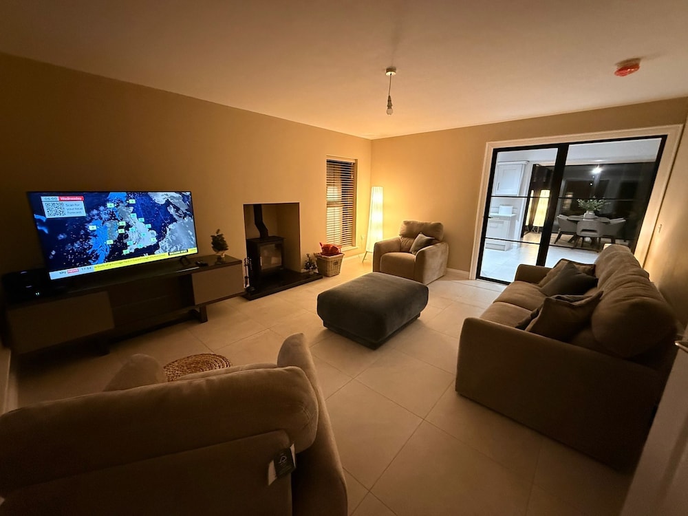 Modern Entire Home Retreat in Newry